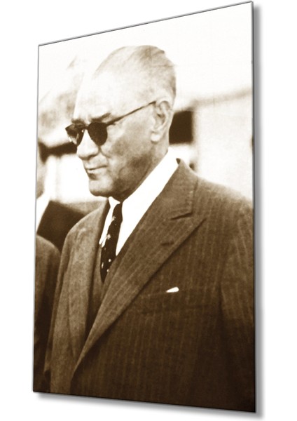  Atatürk Cam Tablo