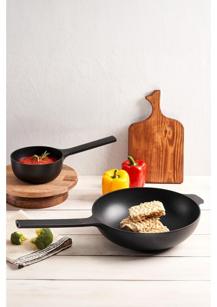 Perla Nera Siyah Döküm Tekli 30 cm Wok Tava fiyatları