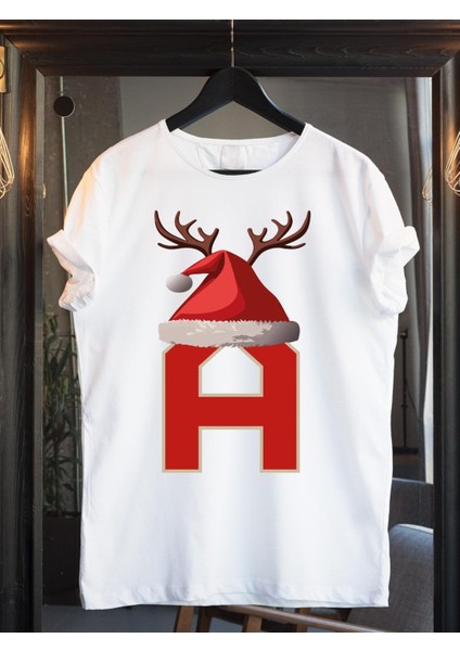 Baş Harf Yazılı Noel Şapkalı Yıl Başı T-Shirt