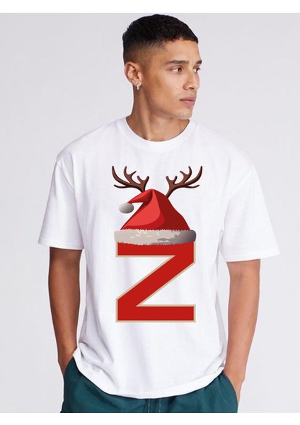 Baş Harf Yazılı Noel Şapkalı Yıl Başı T-Shirt