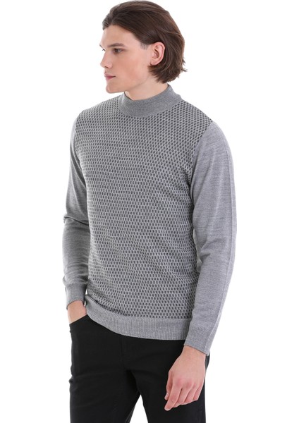 Gri Regular Fit Jakarlı Yarım Balıkçı Yaka Yünlü Triko Kazak fırsatları