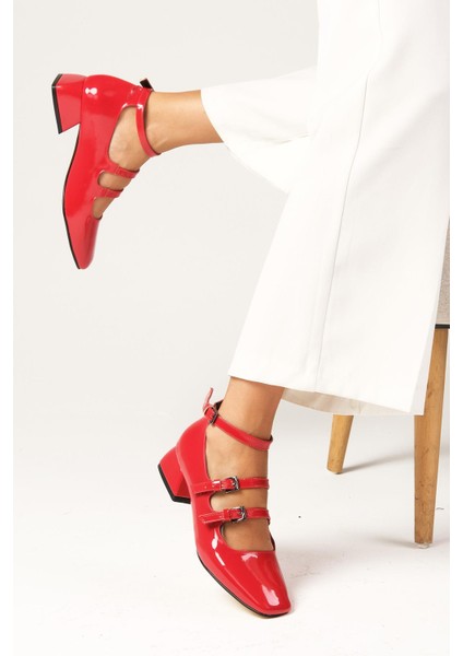 Baylee Kırmızı Rugan 3 Bantlı Küt Burunlu Kadın Kısa Topuklu Ayakkabı fiyatları