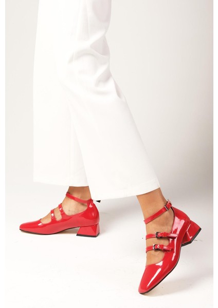 Baylee Kırmızı Rugan 3 Bantlı Küt Burunlu Kadın Kısa Topuklu Ayakkabı modelleri