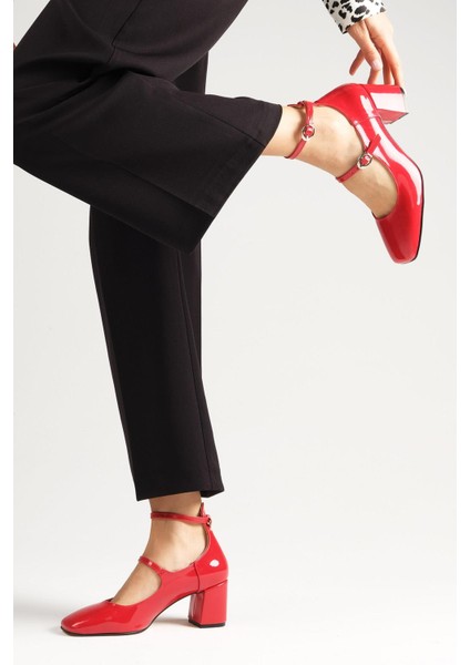 Thalia Kırmızı Rugan Küt Burunlu Topuklu fiyatları