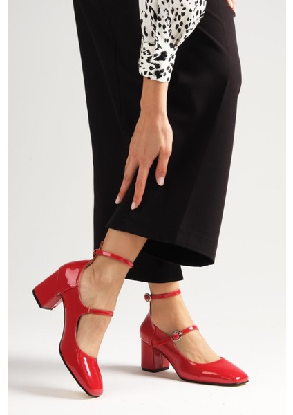 Thalia Kırmızı Rugan Küt Burunlu Topuklu fırsatları