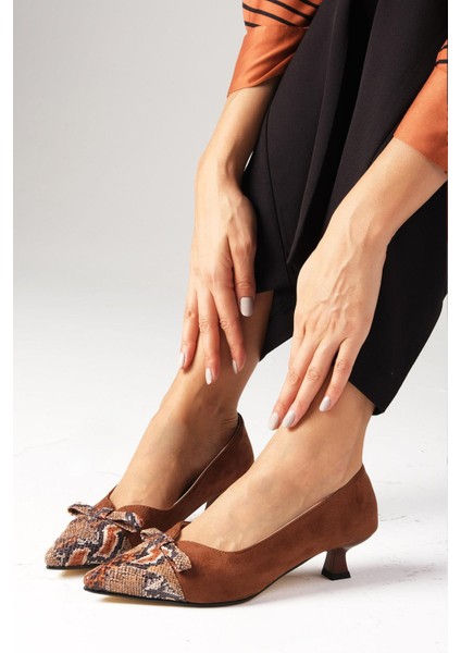 Pia Taba Renk Yılan Derisi ve Süet Kombinasyonlu Kadın Kısa Topuklu Ayakkabı