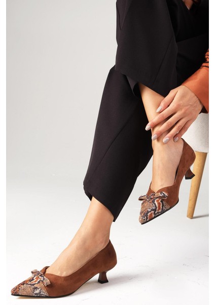 Pia Taba Renk Yılan Derisi ve Süet Kombinasyonlu Kadın Kısa Topuklu Ayakkabı fiyatları