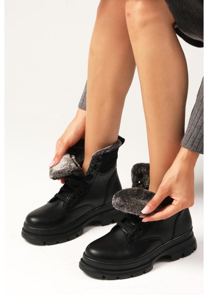 Brook Siyah Bağcıklı Bilek Kısmı Kürklü Kadın Postal Bot fiyatları