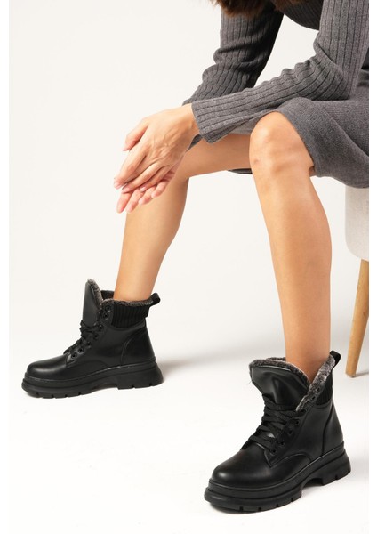 Brook Siyah Bağcıklı Bilek Kısmı Kürklü Kadın Postal Bot fırsatları