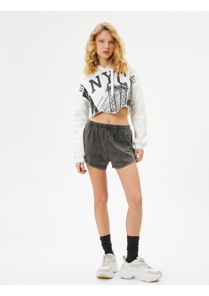 Crop Kapşonlu Sweatshirt Slim Fit Asimetrik Kesim Baskılı fiyatları