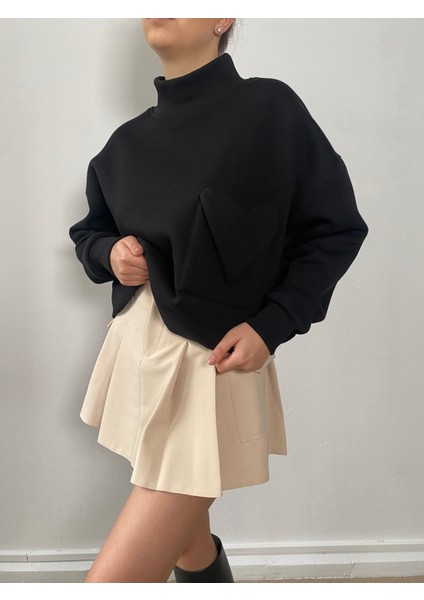 Siyah Kalp Detaylı Oversize Sweatshirt