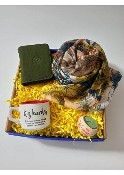 Yılbaşı Özel Kız Kardeş Hediye Seti, Şal, Kupa, Cüzdan, Mumluk, Mum Seti