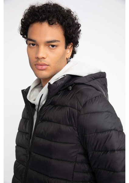 Slim Fit Kapüşonlu Su İtici Isı Yalıtımlı Şişme Mont N4661AZ22AU