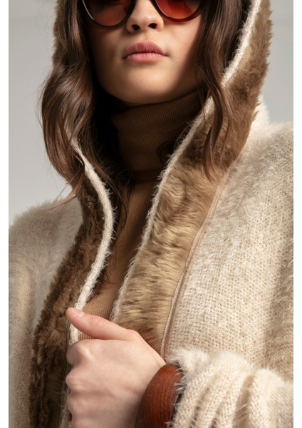 Fashıon Tarzda Tüylü Kapişonlu Önde Peluşlu Spor Modern Triko Hırka fırsatları