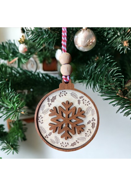 Iskandinav Tarzı Büyük Kar Tanesi ve Etrafında Yılbaşı Çiçekleri Desenli Yılbaşı Ağacı Süsü, Nordik Yeni Yıl Noel Çam Ağacı Dekoru Süsü