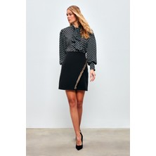 Sateen Zincir Aksesuarlı Mini Etek - Siyah