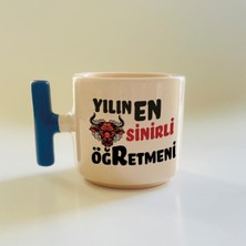 Mor Mürekkep Yılın En Sinirli Öğretmeni Baskılı Mavi Kulplu T Öğretmenler Günü Kupa