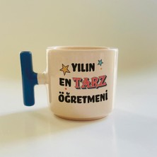 Mor Mürekkep Yılın En Tarz Öğretmeni Baskılı Mavi Kulplu T Öğretmenler Günü Kupa
