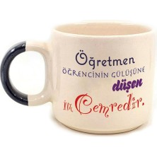 Mor Mürekkep Öğretmen Öğrencinin Gülüşüne Düşen Ilk Cemredir Baskılı Siyah Kulplu P Kupa