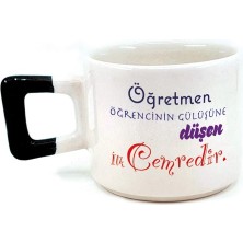 Mor Mürekkep Öğretmen Öğrencinin Gülüşüne Düşen Ilk Cemredir Baskılı Siyah Kulplu Kare Kupa