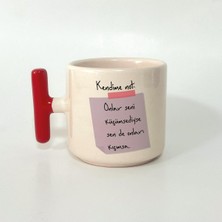 Mor Mürekkep Kendime Not: Onlar Seni Küçümsediyse Sen De Onları Kıçımsa Baskılı Kırmızı Kulplu T Kupa