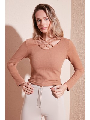 Lela Slim Fit Yaka Detaylı Bluz Bayan Bluz 5865583