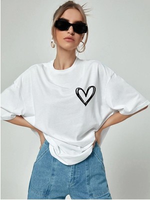 Motorsport Minimal Kalp Baskılı Beyaz Oversize Tshirt