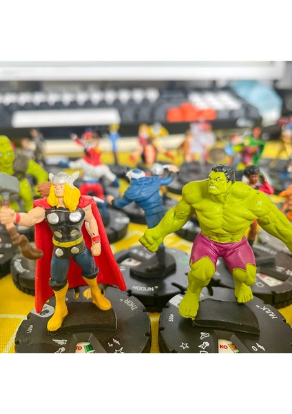 Marvel Avengers Süper Kahramanlar Savaş Satranç Masaüstü Oyunları Parça Thor Hulk Loki Bebek Hediyeleri Oyuncak Modeli Anime Figürleri Süsler Toplayın (Yurt Dışından)