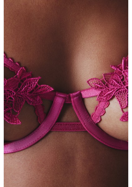 Charlotte Pembe Sütyen modelleri