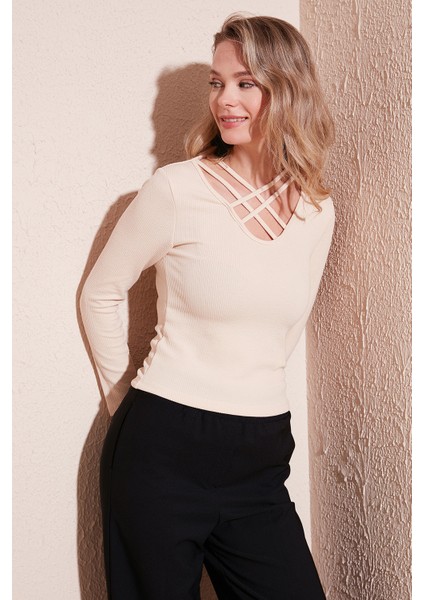 Slim Fit Yaka Detaylı Bluz Bayan Bluz 5865583