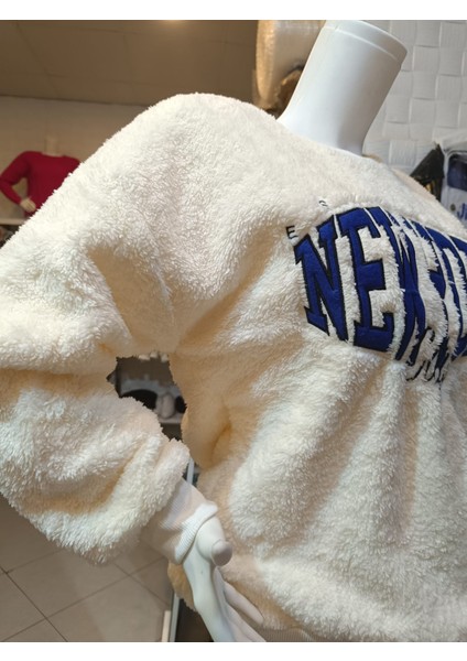 Welsoft Peluş Önü Mavi Newyork Nakışlı Yuvarlak Yaka Sweatshirt