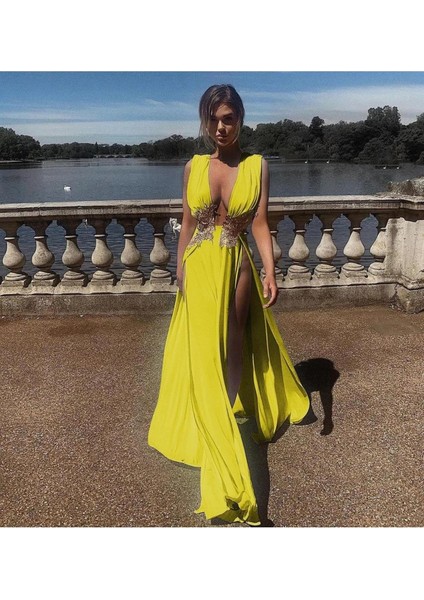Sarı Mikro Kumaş Derin V Yaka Çift Yırtmaçlı Dantelli Elbise modelleri