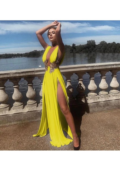 Sarı Mikro Kumaş Derin V Yaka Çift Yırtmaçlı Dantelli Elbise fırsatları