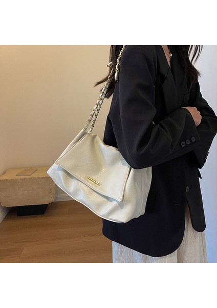 Kadınlar Için Popüler Retro Moda Büyük Kapasiteli Koltuk Altı Çantası 2023 Yeni Sonbahar ve Kış Basit Zincir Omuz Crossbody Çanta (Yurt Dışından)