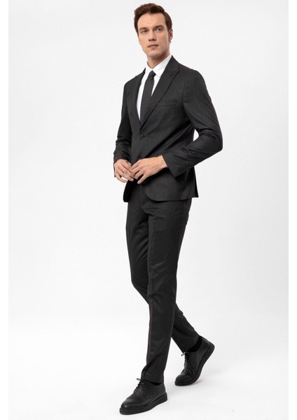 Slimfit Armürlü Takım Elbise Erkekler İçin Şık Siyah Tasarım Modern Kesim
