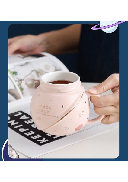 Sevimli Astronot Gezegen Seramik Kapaklı Kupa Büyük Kapasiteli Kupa Aile ve Arkadaşlar Için Yaratıcı ve Pratik Hediye, Zarif Hediye Kutusu ile (Yurt Dışından) modelleri