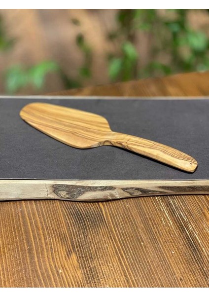 A Zeytin Spatula Üçgen 22-23 cm