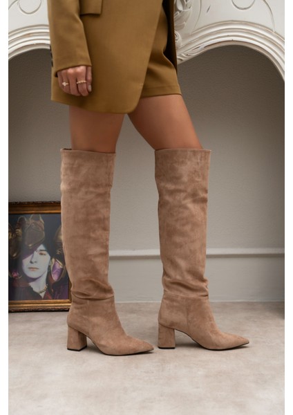 Berny Koyu Bej Süet Sivri Burun Kadın Topuklu Çizme
