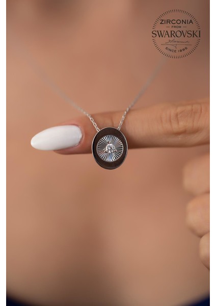 Taşlı Oval Model Kristal Kesim Gümüş Kolye indirimleri