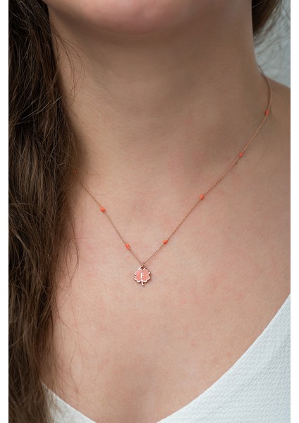 925 Ayar Yonca Modeli Nano Lazer Mineli Gümüş F Harf Kolye fiyatları