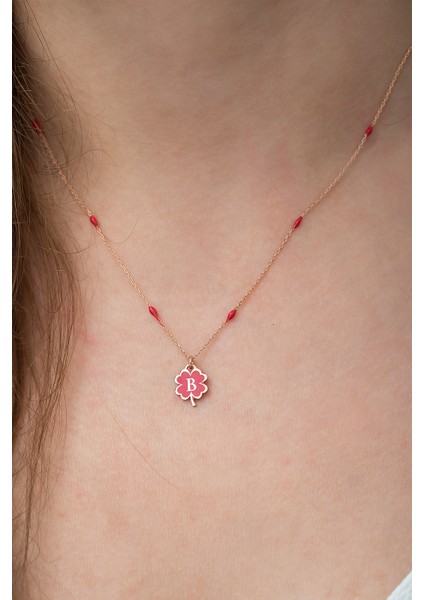 925 Ayar Yonca Modeli Kırmızı Nano Lazer Mineli Gümüş B Harf Kolye fiyatları