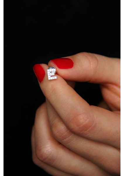 E Harfi Çivili Gümüş Tek Küpe K077201 modelleri