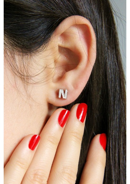 N Harfi Çivili Gümüş Tek Küpe K078101