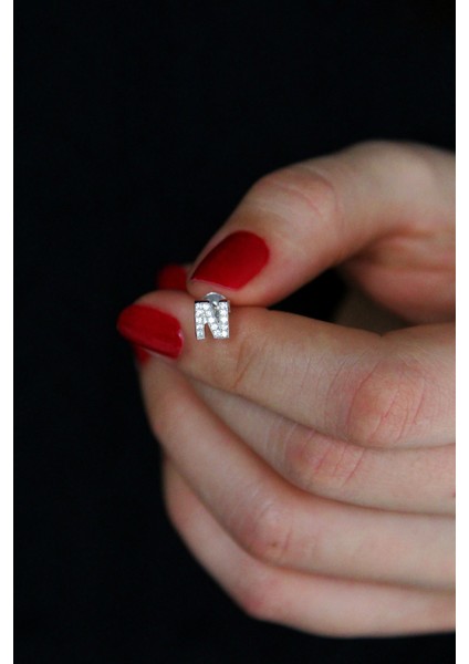 N Harfi Çivili Gümüş Tek Küpe K078101 modelleri