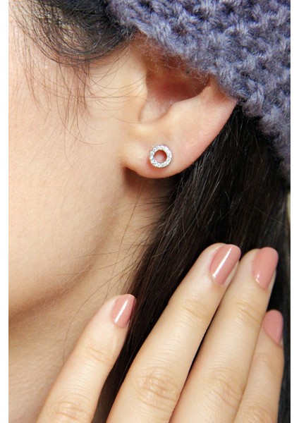 O Harfi Çivili Gümüş Tek Küpe K078201