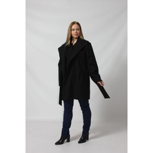 Moda Berray Kuşaklı Kapüşonlu Kaşe Kaban Kadın Uzun Kol Siyah Düz Desen ile Şık Tasarım