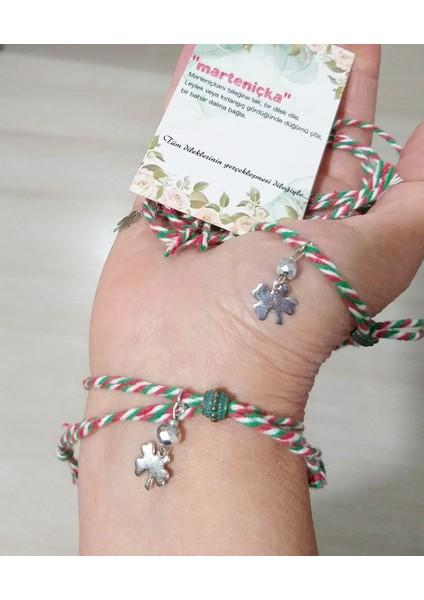 Beş Adet Yonca ve Parlak Kristal Boncuklu Yılbaşı Marteniçka Bileklik fırsatları