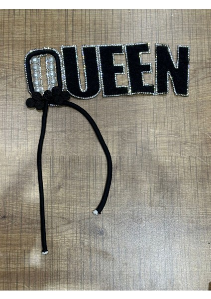 19X7 cm Ütü Ile Yapışan Kabartma Taşlı Queen Yazı Arma Püsküllü Aplike