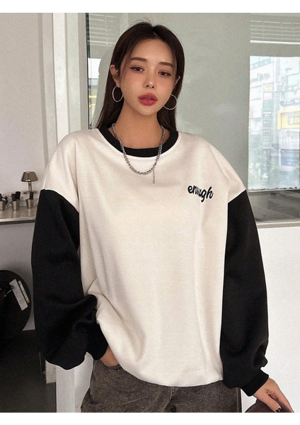 Kadın Beyaz Enough Baskılı Siyah Kol Detay Oversize Sweatshirt