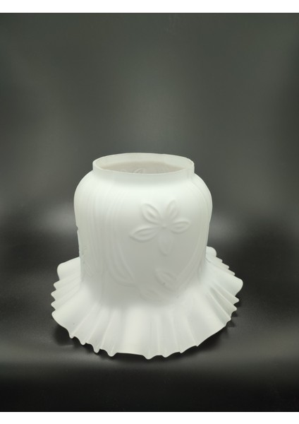 . Kıvırcık Avize Camı, Tam Süt Beyaz ,Mat Renkte,Alt Çap: 10,00cm-h:15,50cm.